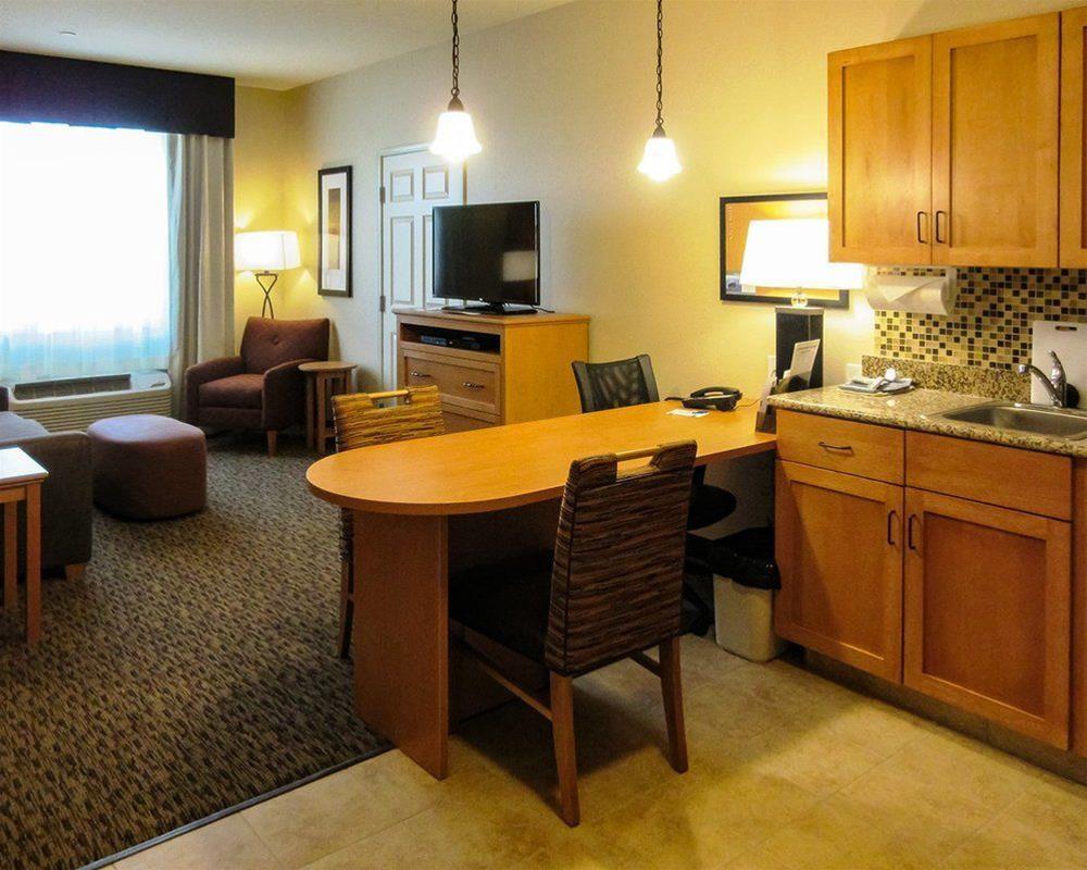 Mainstay Suites Watford City - Event Center Exterior photo