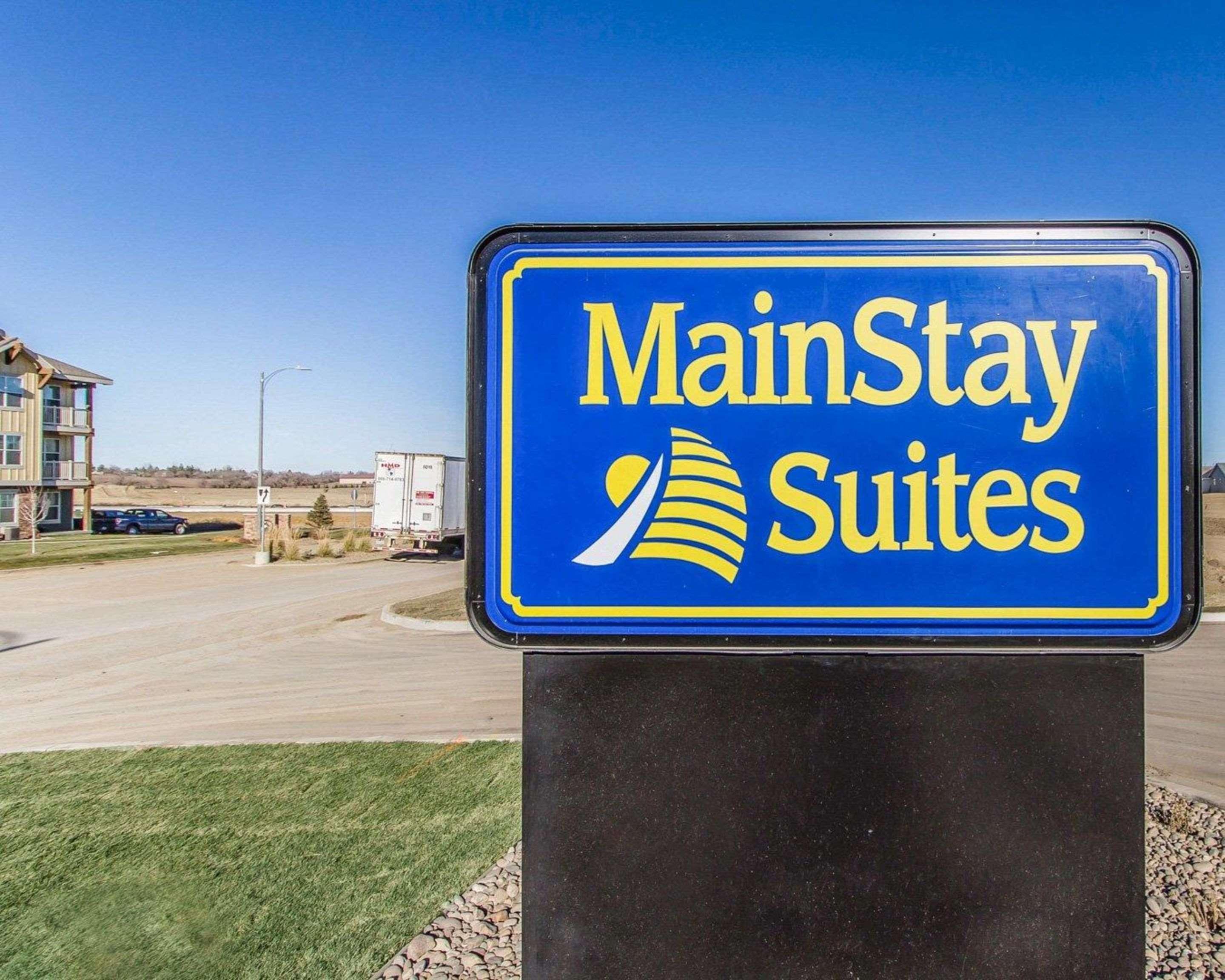 Mainstay Suites Watford City - Event Center Exterior photo